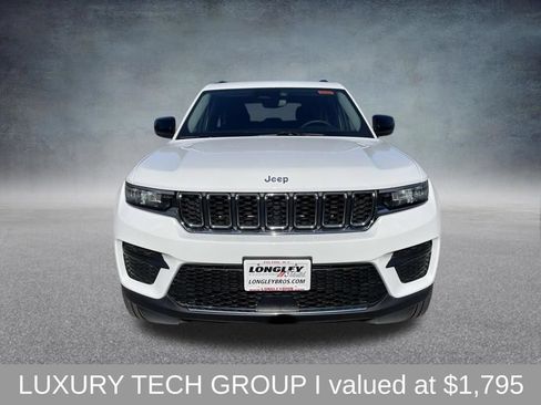 Used 2023 Jeep Grand Cherokee Laredo w/ Luxury Tech Group I AWD/4WD image 3