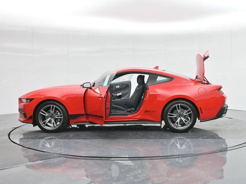 Used 2024 Ford Mustang Coupe RWD image 31