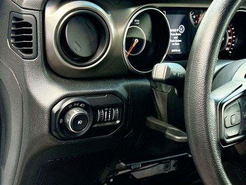 Used 2021 Jeep Wrangler Sport image 11