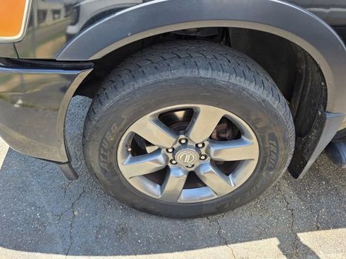 Used 2015 Nissan Titan SV w/ SV Value Truck Package RWD image 5