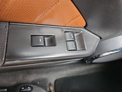 Used 2010 Ford Mustang Convertible image 29