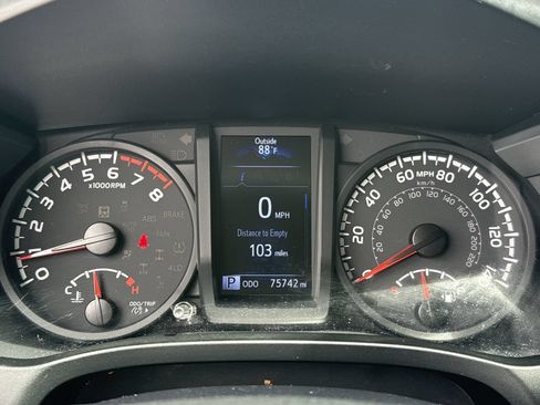 Used 2021 Toyota Tacoma SR AWD/4WD image 12