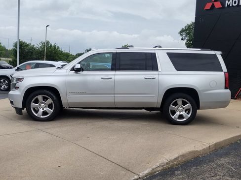 Used 2018 Chevrolet Suburban Premier AWD/4WD image 34
