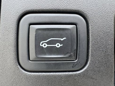 Used 2023 Cadillac XT4 Premium Luxury image 8