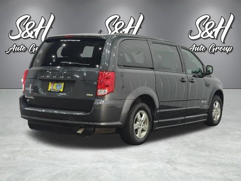 Used 2012 Dodge Grand Caravan SXT FWD image 18