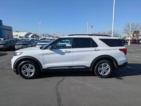 Used 2024 Ford Explorer XLT w/ Equipment Group 202A image 9