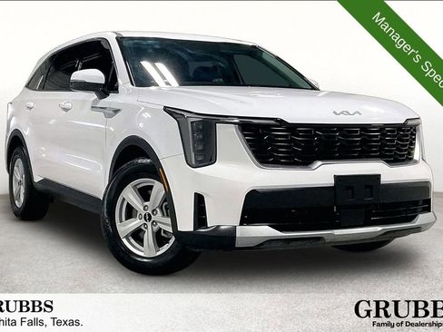 Used 2024 Kia Sorento LX FWD image 1