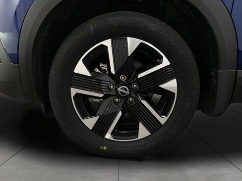 Certified 2025 Nissan Kicks SV w/ SV Premium Package AWD/4WD image 11