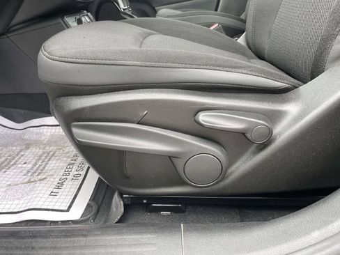 Used 2018 Jeep Renegade Altitude w/ UConnect 8.4 Nav Group AWD/4WD image 21
