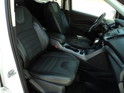 Used 2016 Ford Escape SE w/ SE Chrome Package image 19