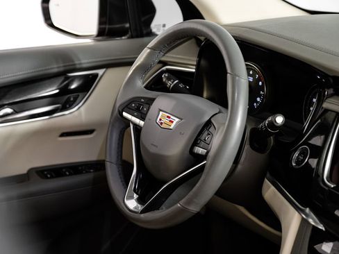 Used 2020 Cadillac XT6 Premium Luxury FWD image 12