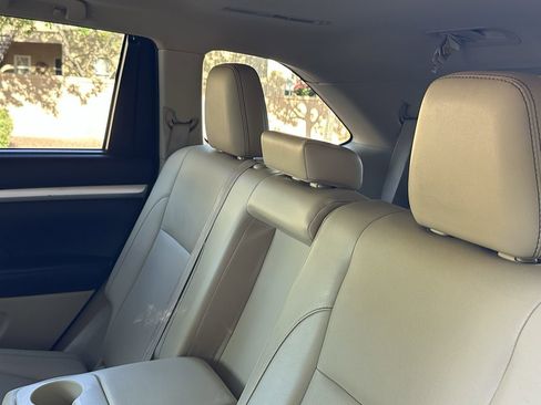 Used 2019 Toyota Highlander XLE image 14