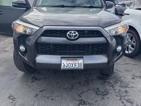 Used 2018 Toyota 4Runner SR5 Premium image 3