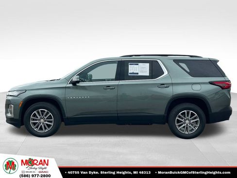 Used 2023 Chevrolet Traverse LT FWD image 2
