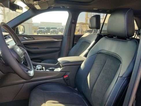 New 2026 Jeep Grand Cherokee Altitude image 14