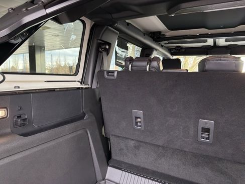 New 2025 Ford Bronco Raptor image 9