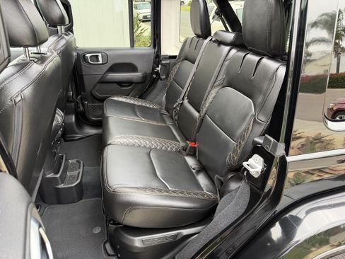Used 2022 Jeep Wrangler Unlimited Sahara AWD/4WD image 13