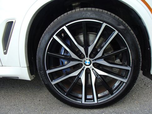 Used 2021 BMW X5 M50i w/ Executive Package image 39