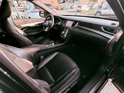 Used 2019 INFINITI QX50 Essential w/ Sensory Package AWD/4WD image 35