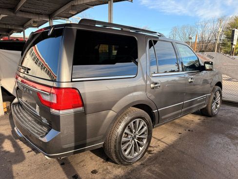 Used 2015 Lincoln Navigator Sport Utility 4D image 13