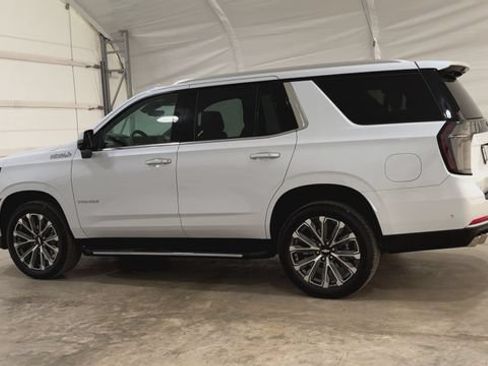 Used 2026 Chevrolet Tahoe High Country w/ Sun And Tow Package RWD image 2
