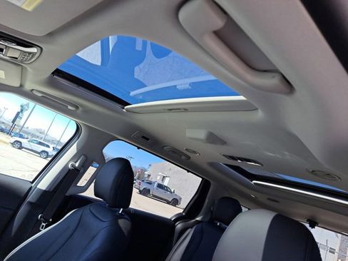 New 2026 Kia Carnival SX w/ SX Dark Edition Package FWD image 6