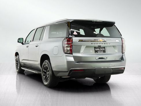 Used 2023 Chevrolet Suburban LT w/ Luxury Package AWD/4WD image 3