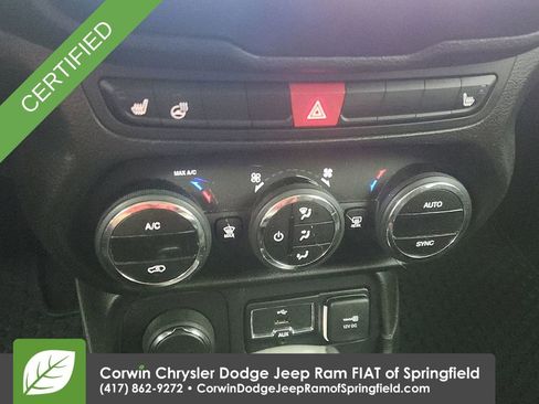 Certified 2017 Jeep Renegade Latitude w/ Safety & Security Group AWD/4WD image 25