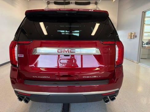 Used 2021 GMC Yukon Denali w/ Denali Premium Package AWD/4WD image 9