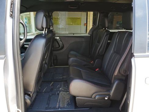 Used 2017 Dodge Grand Caravan GT FWD image 12