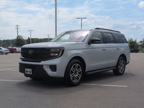 Certified 2025 Ford Expedition Active AWD/4WD image 8