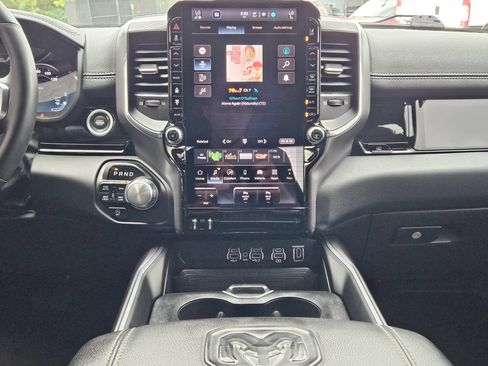 Used 2025 RAM 1500 Laramie AWD/4WD image 10