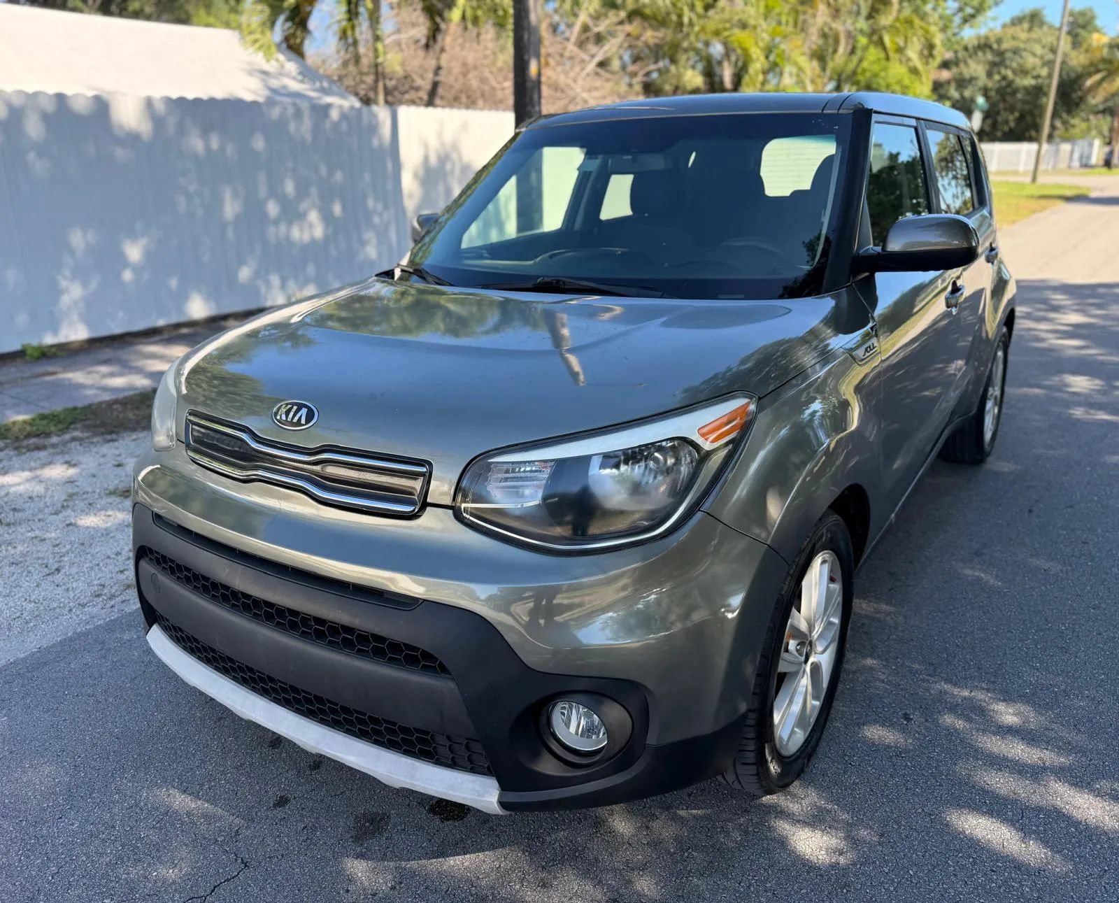 Used 2017 Kia Soul + FWD image 4