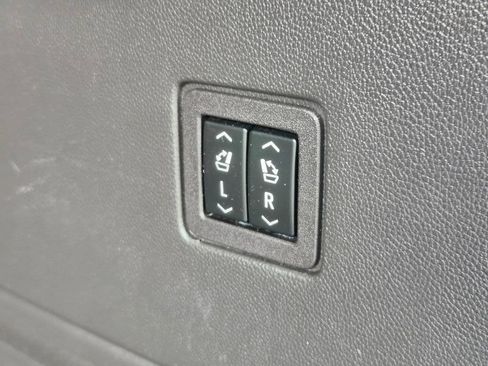 Used 2023 Chevrolet Traverse High Country AWD/4WD image 34