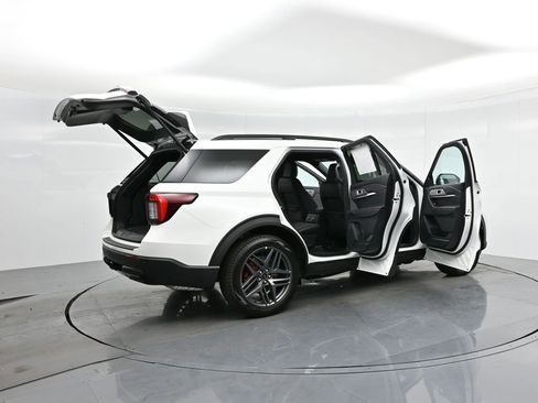 New 2025 Ford Explorer ST-Line w/ Premium Package image 4