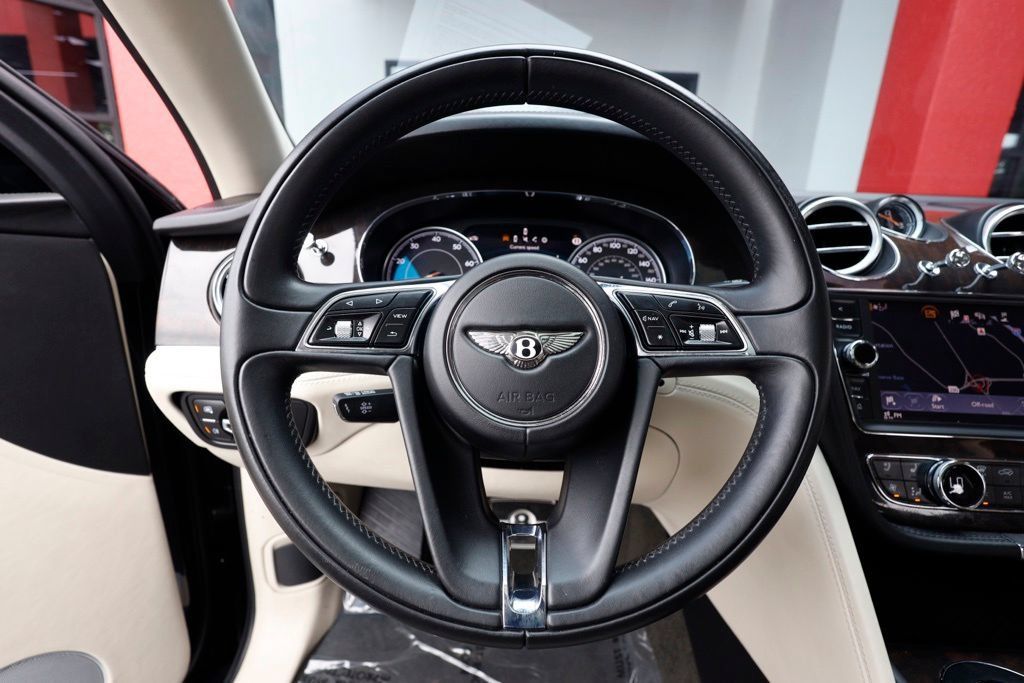 Used 2019 Bentley Bentayga AWD/4WD image 20