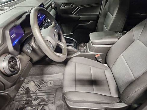 Used 2024 Chevrolet Colorado Trail Boss w/ Technology Package AWD/4WD image 18