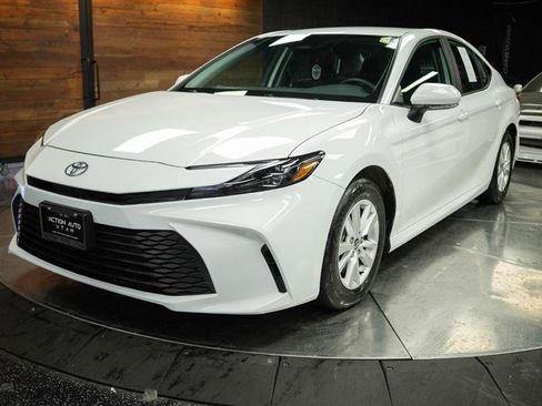 Used 2025 Toyota Camry LE image 2