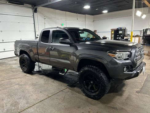 Used 2016 Toyota Tacoma SR5 image 3