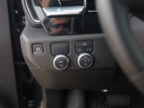 Used 2024 GMC Sierra 1500 Elevation image 18