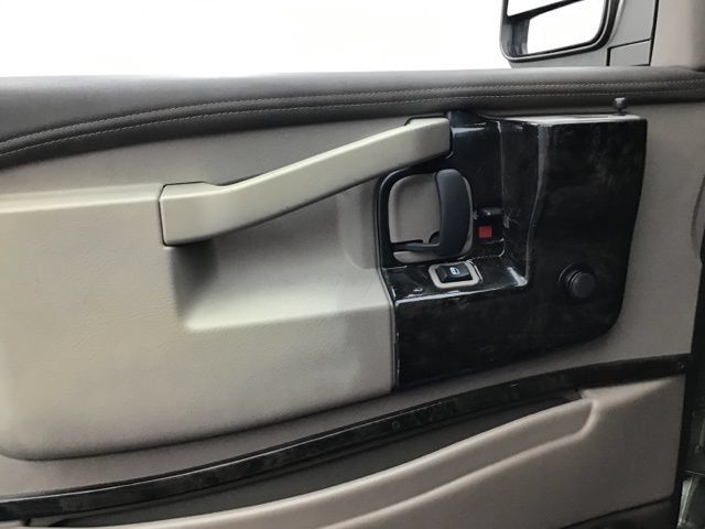 Used 2023 Chevrolet Express 2500 RWD image 17