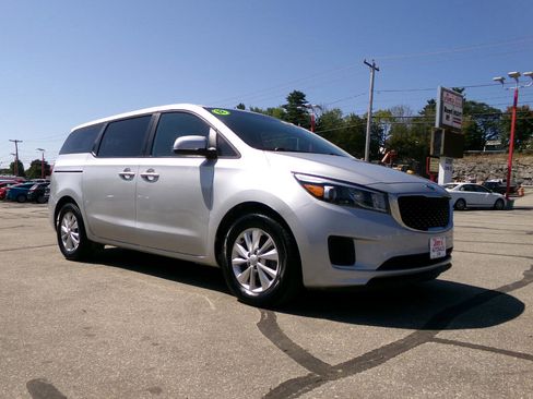 Used 2018 Kia Sedona L image 6