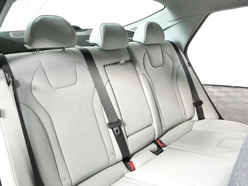 Used 2024 Hyundai Elantra Limited FWD image 23