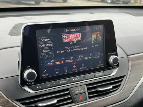 Used 2025 Nissan Altima 2.5 SV image 18