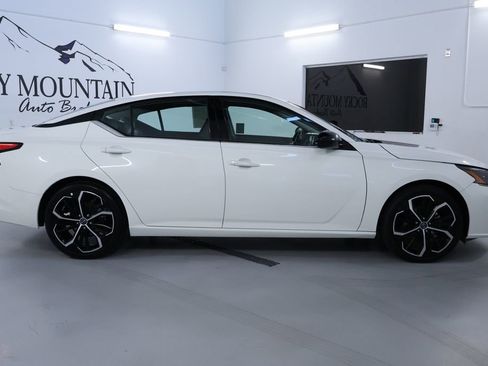 Used 2024 Nissan Altima 2.5 SR image 8