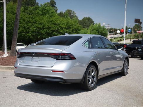 Used 2024 Honda Accord EX image 5