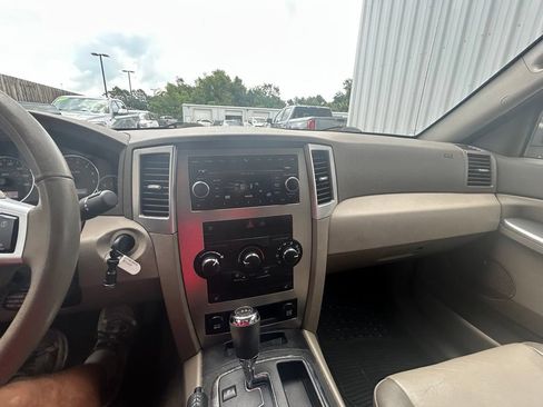 Used 2009 Jeep Grand Cherokee Laredo AWD/4WD image 24