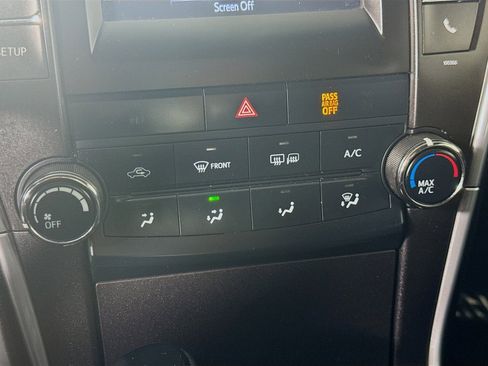 Used 2015 Toyota Camry LE FWD image 18