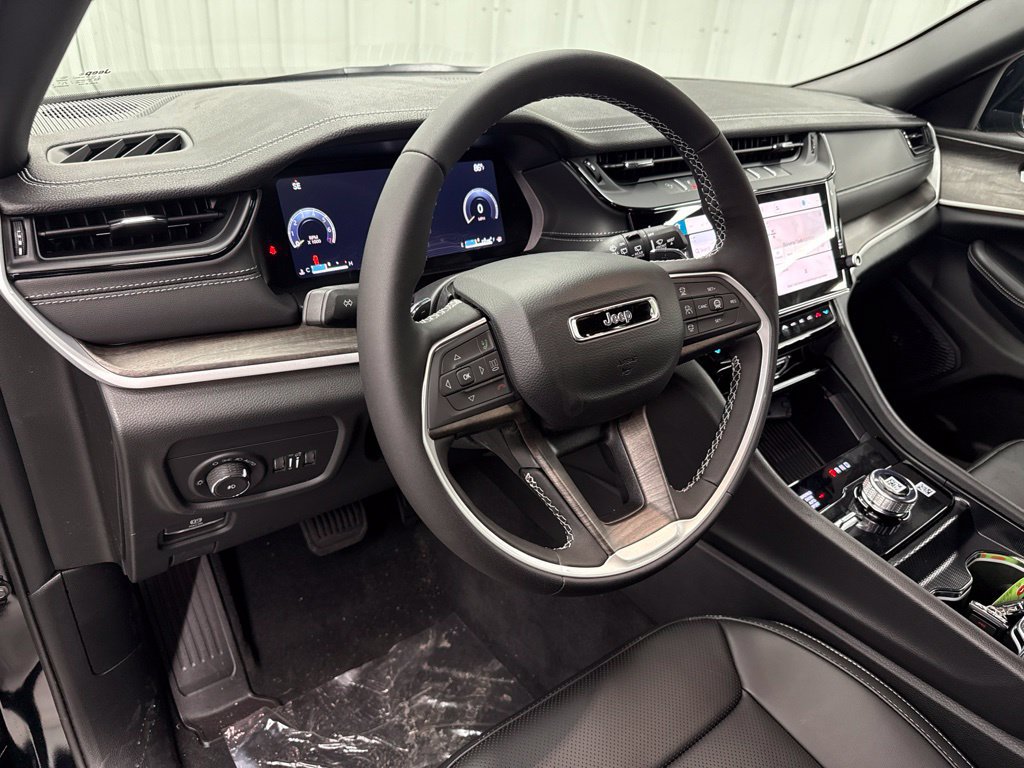 New 2026 Jeep Grand Cherokee Limited w/ Luxury Tech Group II AWD/4WD image 18