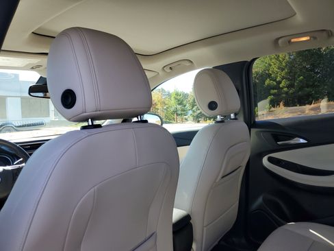 Used 2021 Buick Encore GX Essence w/ Experience Buick Package image 7